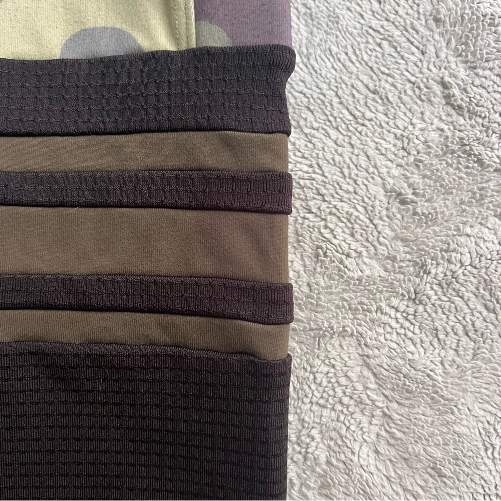Bombshell Sportswear Camouflage and Black Leggings - Picture 4 of 14